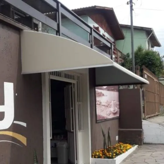 Cobertura de Lona em Parque Industrial João Batista Caruso, Mogi Guaçu SP — Cobertura em área de piscina