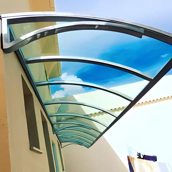Toldo Fixo Policarbonato Compacto em Capela, Mogi Guaçu SP Toldo Fixo Policarbonato Compacto em Capela, Mogi Guaçu SP — Instalação em área gourmet com churrasqueira