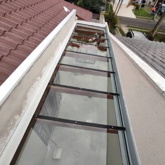 Toldo Fixo Policarbonato Compacto em Capela, Mogi Guaçu SP Toldo Fixo Policarbonato Compacto em Capela, Mogi Guaçu SP — Cobertura em passagem coberta entre ambientes