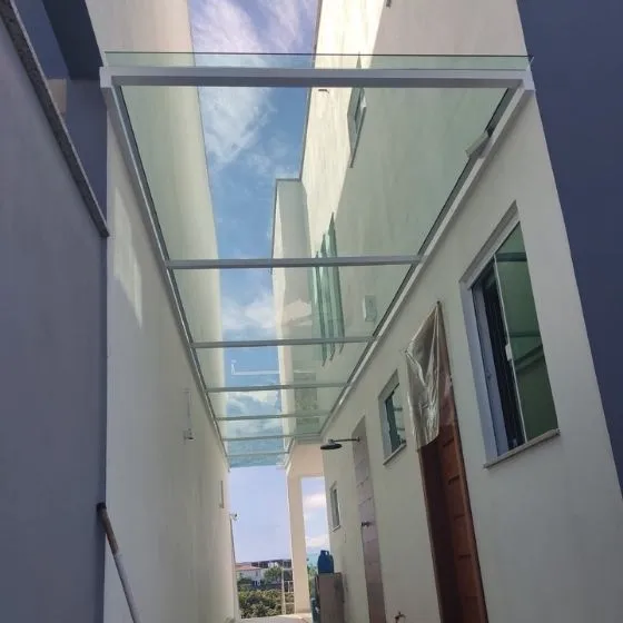 Toldo Fixo Policarbonato Compacto em Capela, Mogi Guaçu SP Toldo Fixo Policarbonato Compacto em Capela, Mogi Guaçu SP — Instalação em fachada comercial